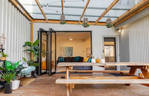 St Leonards House | 4 BRM House, Walk to Beach & Town/Pub, Free WiFi & Foxtel, Family Friendly