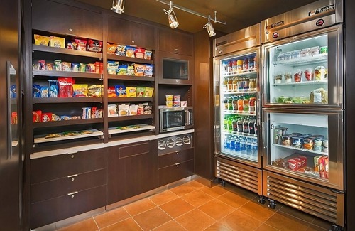 Tinton Falls Hotel | 4 Budget-Friendly Units! Near Tinton Falls Recreation Complex, Pet-Friendly!
