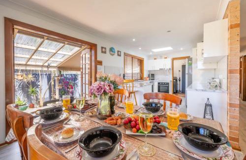 Salamander Bay House | 4 Gilchrist Rd - pet friendly, air con, Wi-Fi