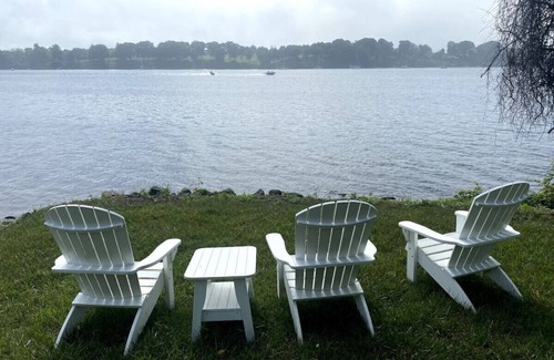 Fair Haven House | 4 King Bed Private Beach +Pet Friendly +Pickleball