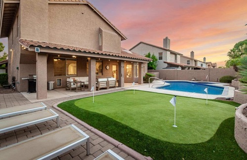 Paradise Park Vista House | 4 King Beds | 3 Showers | Pool, Hottub & Putt Grn.