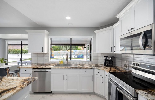Covey House | 4 King Beds - Quiet Neighborhood, Heated Pool+Putting Green+Bocce