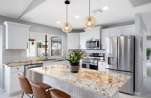 Covey House | 4 King Beds - Quiet Neighborhood, Heated Pool+Putting Green+Bocce