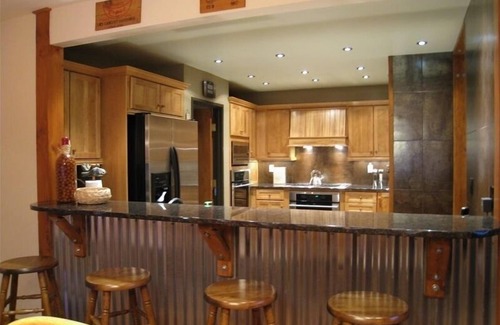 Warrior's Mark Cabin | 4 Master bedrooms, Gourmet Kitchen, Walk 2 Town & Lifts, Hot Tub, Pond & River