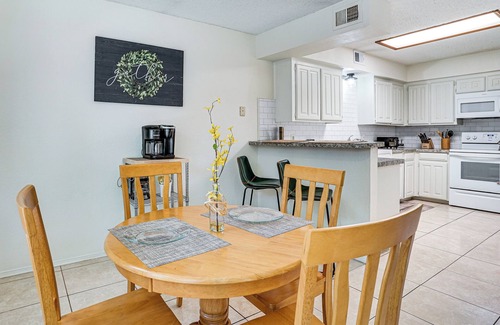 West Arlington House | 4 Mi to AT&T Stadium: Townhome in Fort Worth