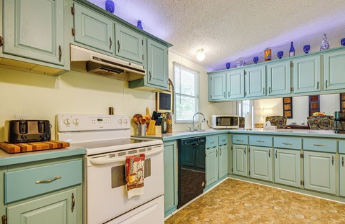 Lebanon Cottage | 4 Mi to Bennett Spring SP: Dog-friendly Home!
