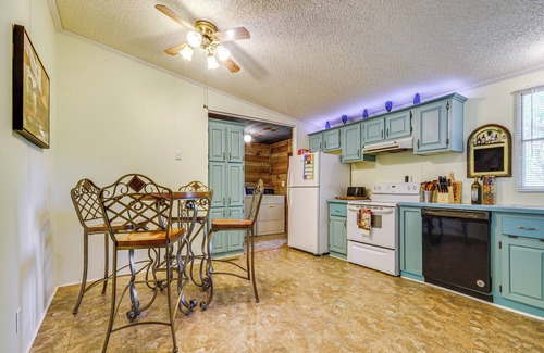 Lebanon Cottage | 4 Mi to Bennett Spring SP: Dog-friendly Home!