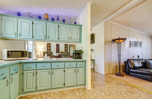 Lebanon Cottage | 4 Mi to Bennett Spring SP: Dog-friendly Home!