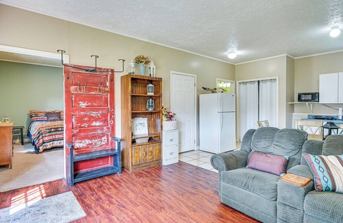 Belpre House | 4 Mi to Ohio River: Quiet Guest House w/Yard!
