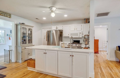Morehead City Cottage | 4 Mi to Radio Island Beach: Family Cottage
