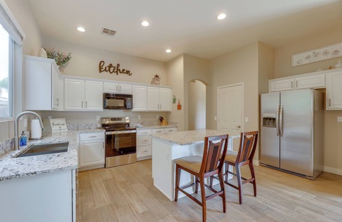 Arizona Skyline Community House | 4 Mi to Riparian Preserve: Mesa Abode w/Hot Tub