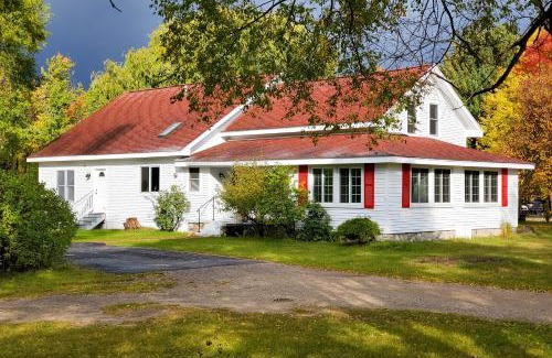 Bellaire House | 4 Mi to Shanty Creek Family Home with Game Room