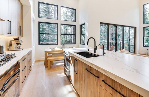 Pla-Vada Woodlands Cabin | 4 Mi to Soda Springs Resort: Hot Tub Hideaway!