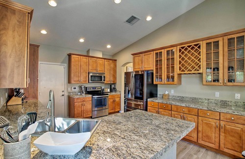 Paradise Park Vista House | 4 Mi to TPC Scottsdale: Family Home w/Hot Tub!