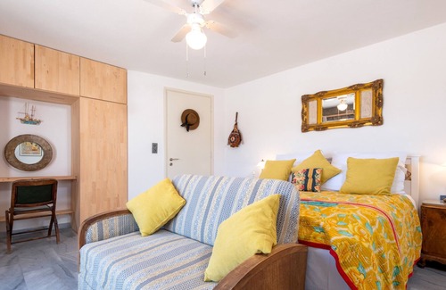 Drios Apartment | 4 mins drive, Golden Beach. Grandma babysitting and daycare