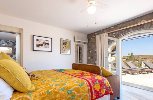 Drios Apartment | 4 mins drive, Golden Beach. Grandma babysitting and daycare