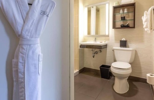 Near North Side Hotel | 4 Modern Units Walk to Washington Square Park and Lincoln Park Zoo!