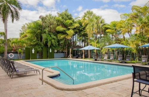 Flagami Hotel | 4 Modern Units With Balcony Outdoor Pool Shuttle Near Wynwood