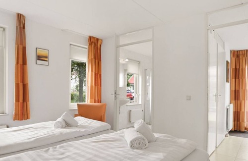 Municipality of Nissewaard House | 4-person bungalow - Widely accessible in the holiday park Landal Zuytland Buiten