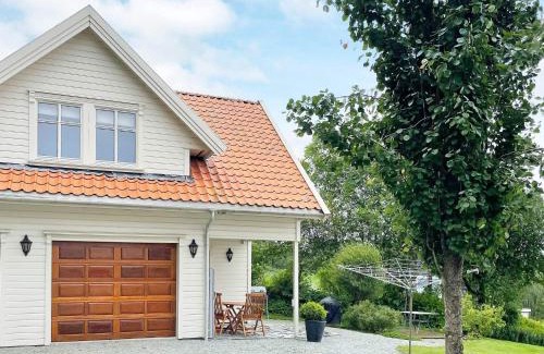 Bjørheimsbygda House | 4 person holiday home in Tau