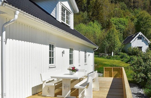 Haram House | 4 person holiday home in Brattvåg