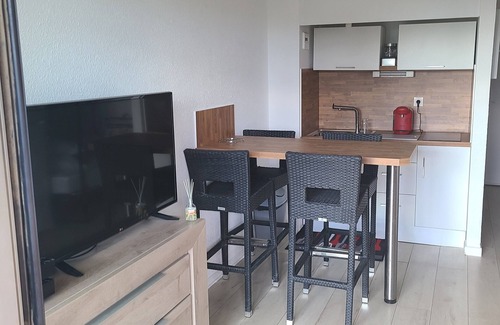 Le Port Apartment | 4-PERSON STUDIO CLOSE TO THE BEACH, PRIVATE PARKING