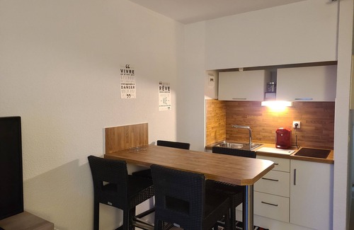 Le Port Apartment | 4-PERSON STUDIO CLOSE TO THE BEACH, PRIVATE PARKING