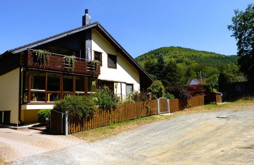 Bad Harzburg Apartment | 4 Personen Ferienwohnung im Wald mit Kamin, 84m², 3 Zimmer - 4 Personen Ferienwohnung im Wald mit