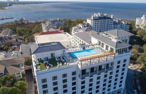 Baytowne Wharf Apartment | 4 Relaxing Units! w/ Outdoor Pool, Pets Allowed, Near Pelican Beach Resort!