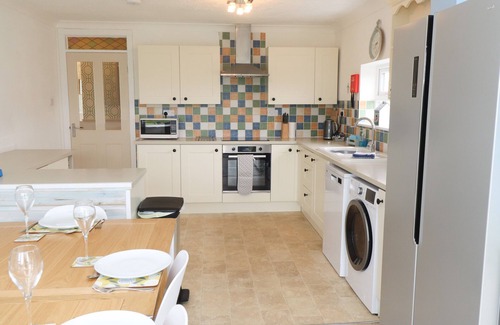 Sandilands Cottage | 4 ROMAN BANK, pet friendly, with open fire in Sutton-On-Sea