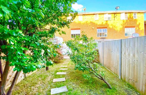 Yeading House | 4 room 3-bath Contractor accommodation Londonnn