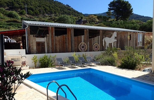 Bol Apartment | 4 star Luxury Apartment With Private Swimming Pool and countryside and sea views