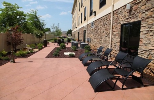 Madison Hotel | 4 Stylish Units for Business Travel, Breakfast, Park