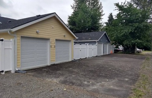 Renton House | ★ 4 Townhomes with Smart TV and Blackout Curtains