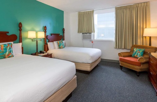 Ala Moana House | 4 x Deluxe Two Doubles Room at Pagoda Hotel