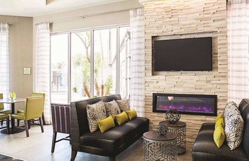Ahwatukee Foothills House | 4 x King Bed Deluxe Suite at La Quinta Inn & Suites by Wyndham Phoenix Chandler