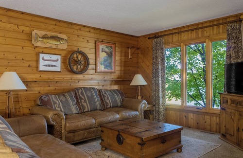 Walker Resort | 40% off summer rates August 23-30. 4 BRM reunion home just steps from the lake.