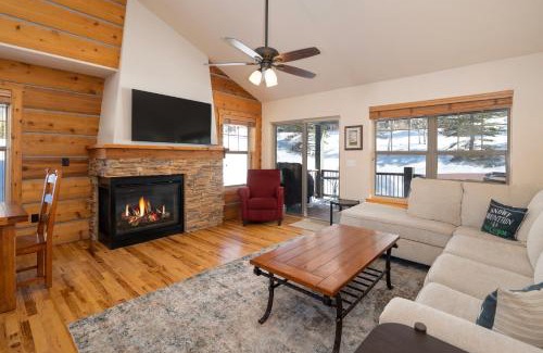 Rendezvous House | 40 Reunion Ct with private hot tub