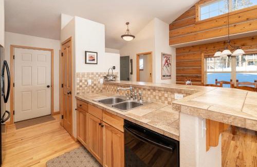 Rendezvous House | 40 Reunion Ct with private hot tub