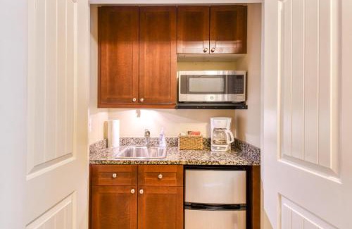 St. Augustine House | 4106-L Bright & Cheery ground floor King Suite