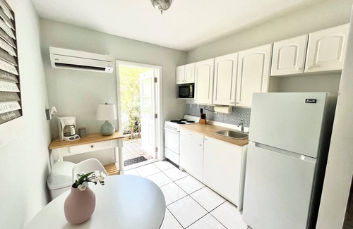 East Fort Lauderdale House | 4145 By The Sea Inn & Suites