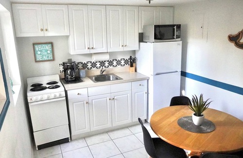 East Fort Lauderdale House | 4145 By The Sea Inn & Suites