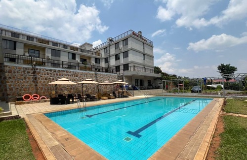 Kigali Apartment | 4220 and 4104 Phoenix Studios