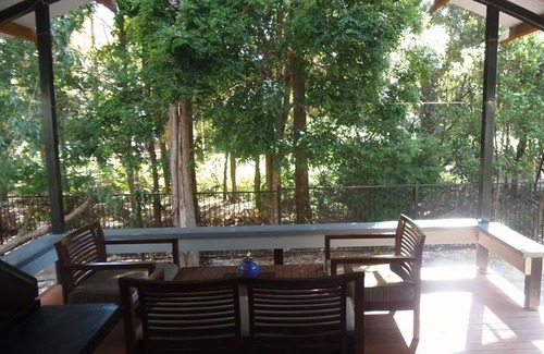 Rainbow Beach House | 43 Satinwood Drive - Rainbow Shores. Pet Friendly and Air Conditioned!