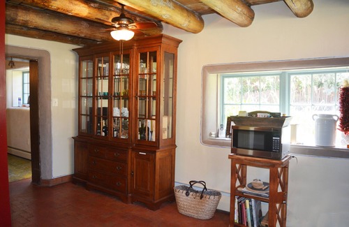 Taos House | “44a - Orchard Pommerale” is a treasure for relaxation with southwest charm
