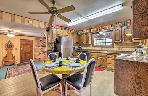 Leeds House | 45 min from Zion Natl. Park "Private Bedroom" - SHARED HOUSE
