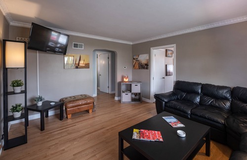 Wauwatosa House | 4BD Central to Top Attractions, Quiet Walkable Area