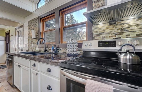 Cascade-Chipita Park House | 4BD with Large Deck! Amazing Mountain Views!