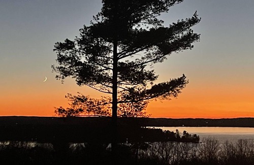 Rapid City House | 4Bed2Bath Mins from Torch Lake-private, spacious, w/ scenic sunsets & Lake View