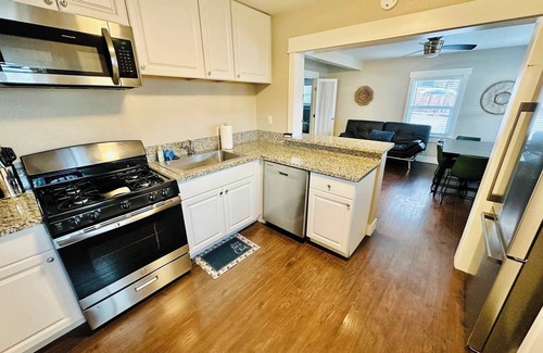 Northeast Reno House | 4Bedroom/6 min to Uni/Sleeps12